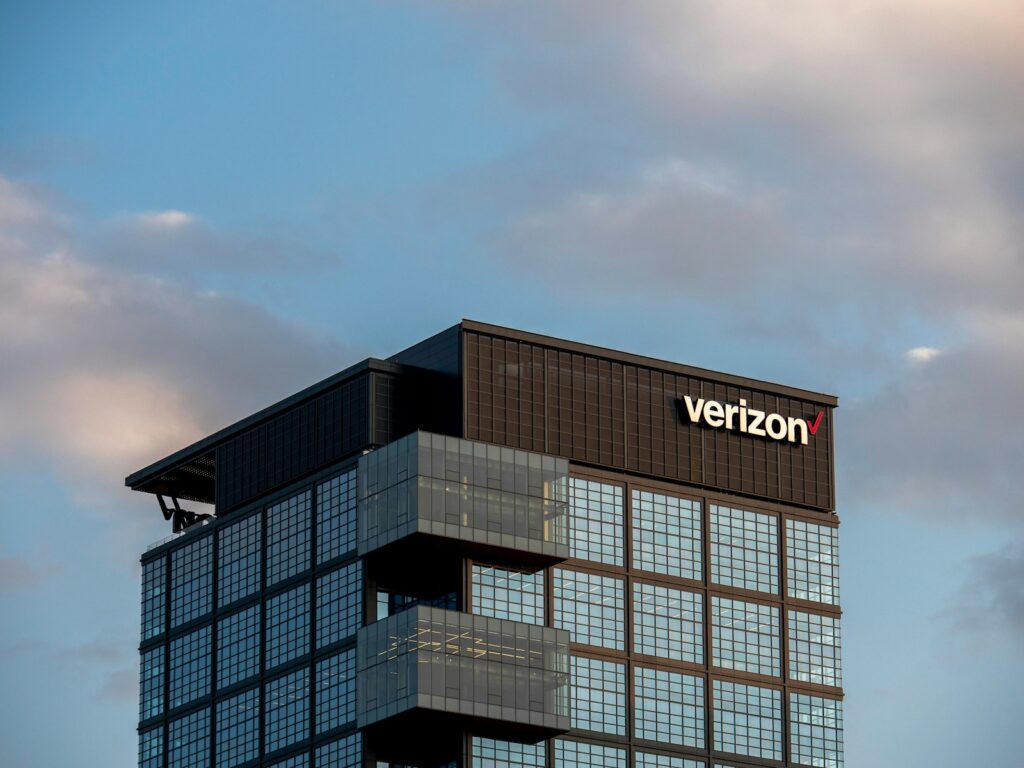 Mobile Security: Verizon Reports Surge in Attacks, AI Threats
