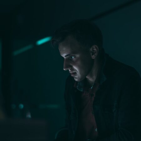 Inconsistent Privacy Labels Fail to Inform Users Adequately