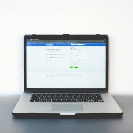 UK Social Media Ban for Minors Raises Privacy Concerns